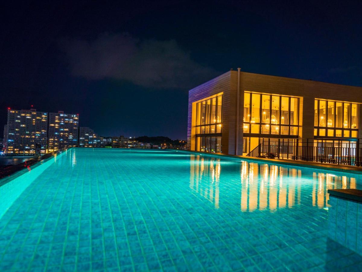 Mb Gallery Chatan By The Terrace Hotels Bagian luar foto